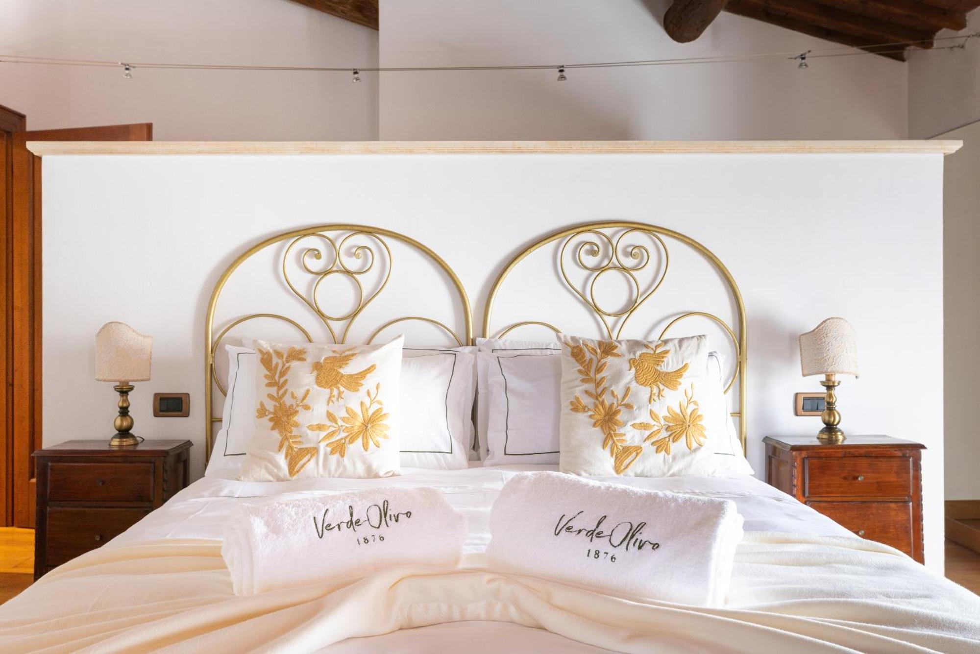 Verdeolivo 1876 - Apartments & Pool Mezzane di Sotto ภายนอก รูปภาพ